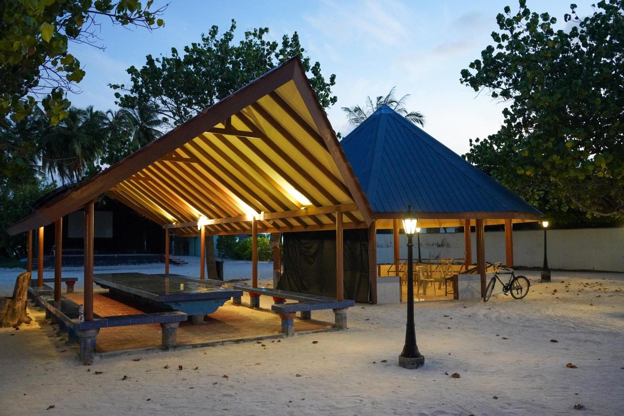 Hotel Sun & Surf Thulusdhoo Exteriér fotografie